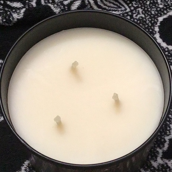 Bath and body works signature collection into the night candle - Picture 2 of 3